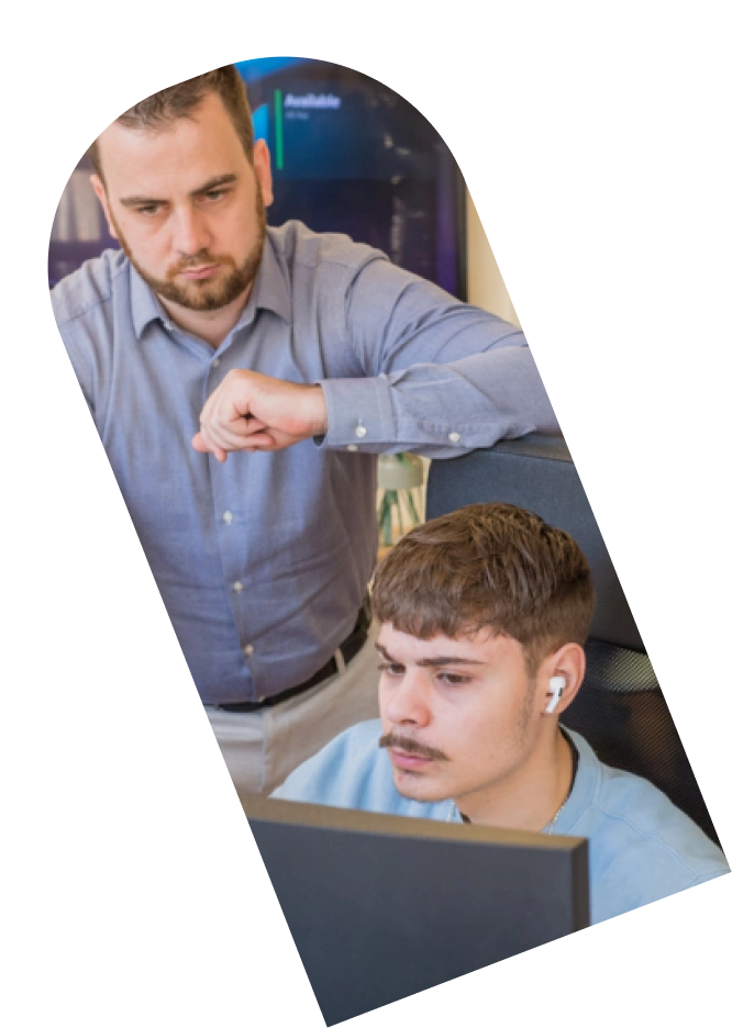 Mask group (5) Getting expert cybersecurity advice from a cloudconnected security professional
